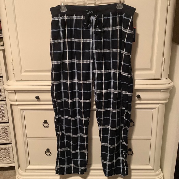2 pair new with tags 2 X mens pajamas with pockets, cuffs on one - Picture 4 of 4